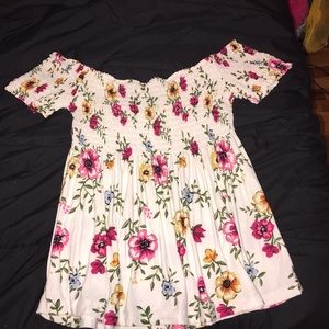 off the shoulders loose shirt , Bobbie brooks